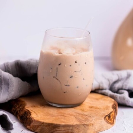 baileys cocktail on wooden counter